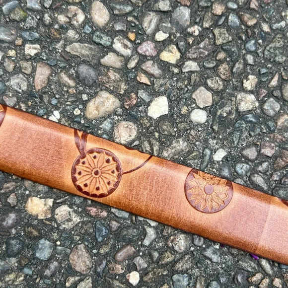 Martin Dingman Hand Tooled 100% Leather Made in USA Belt Silvertone Buckle - Picture 2 of 8